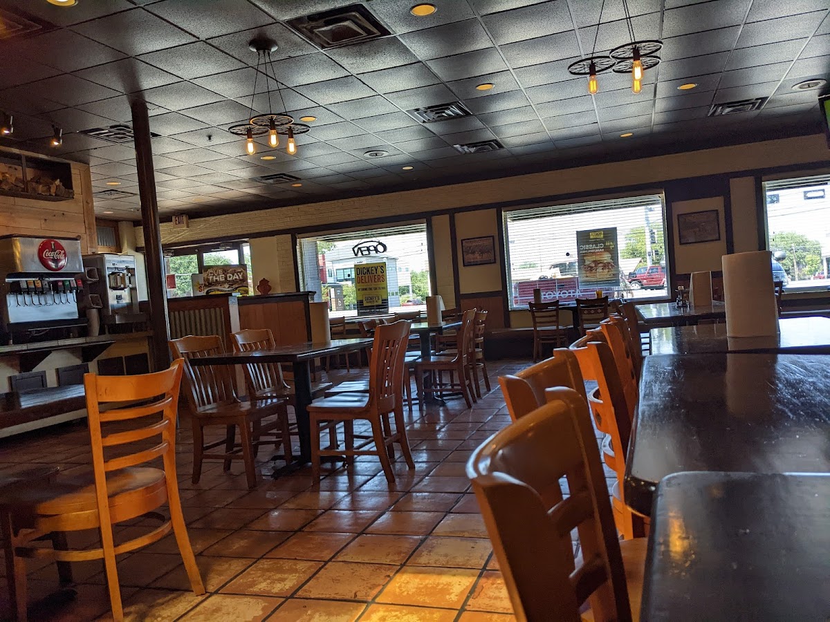 Dickey's Barbecue Pit Photo 6