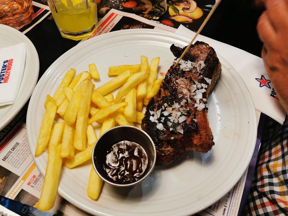 Foster's Hollywood Photo 5