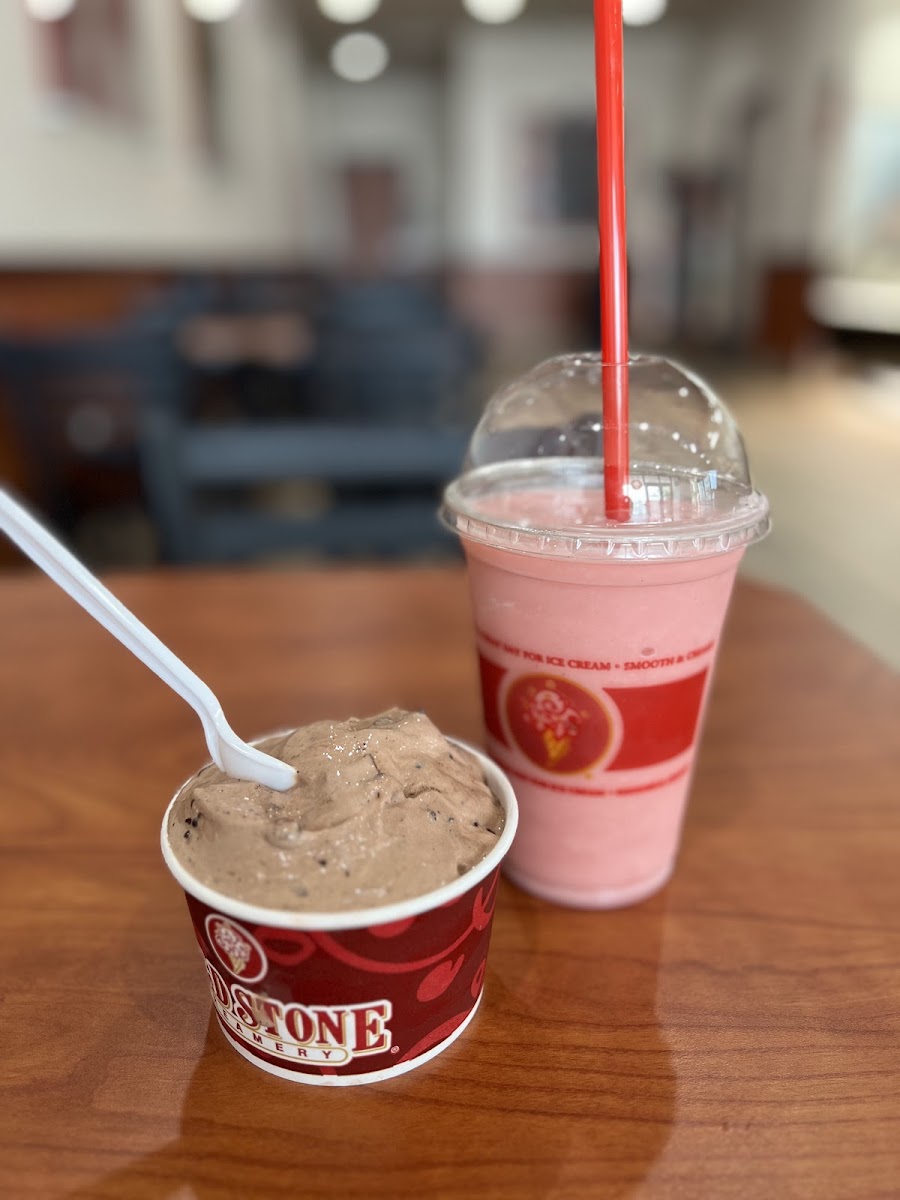 Cold Stone Creamery Photo 5
