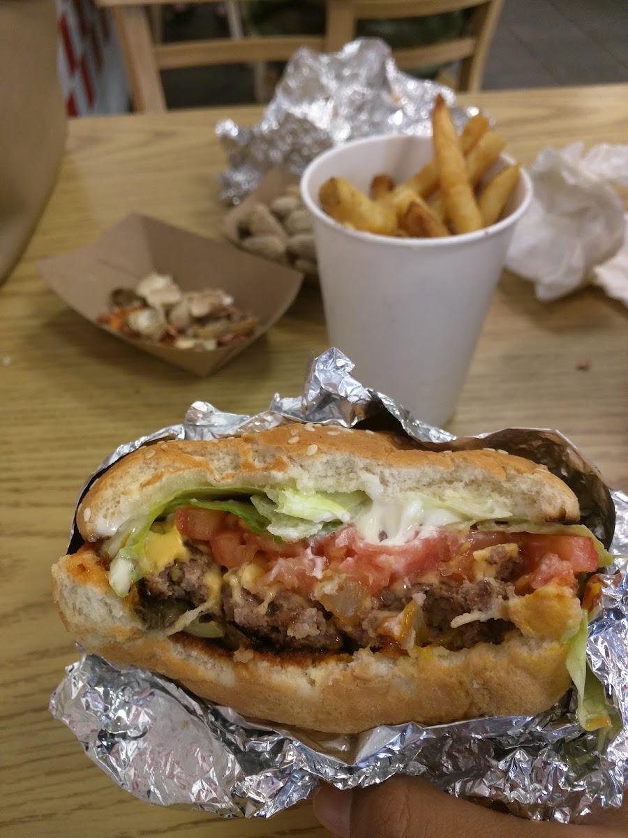 Five Guys Photo 10
