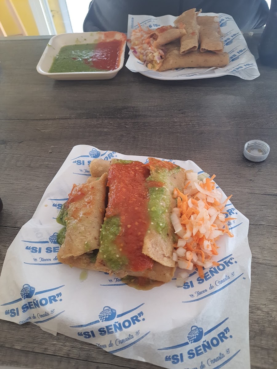 “Sí Señor” Tacos De Canasta Sangria Photo 5
