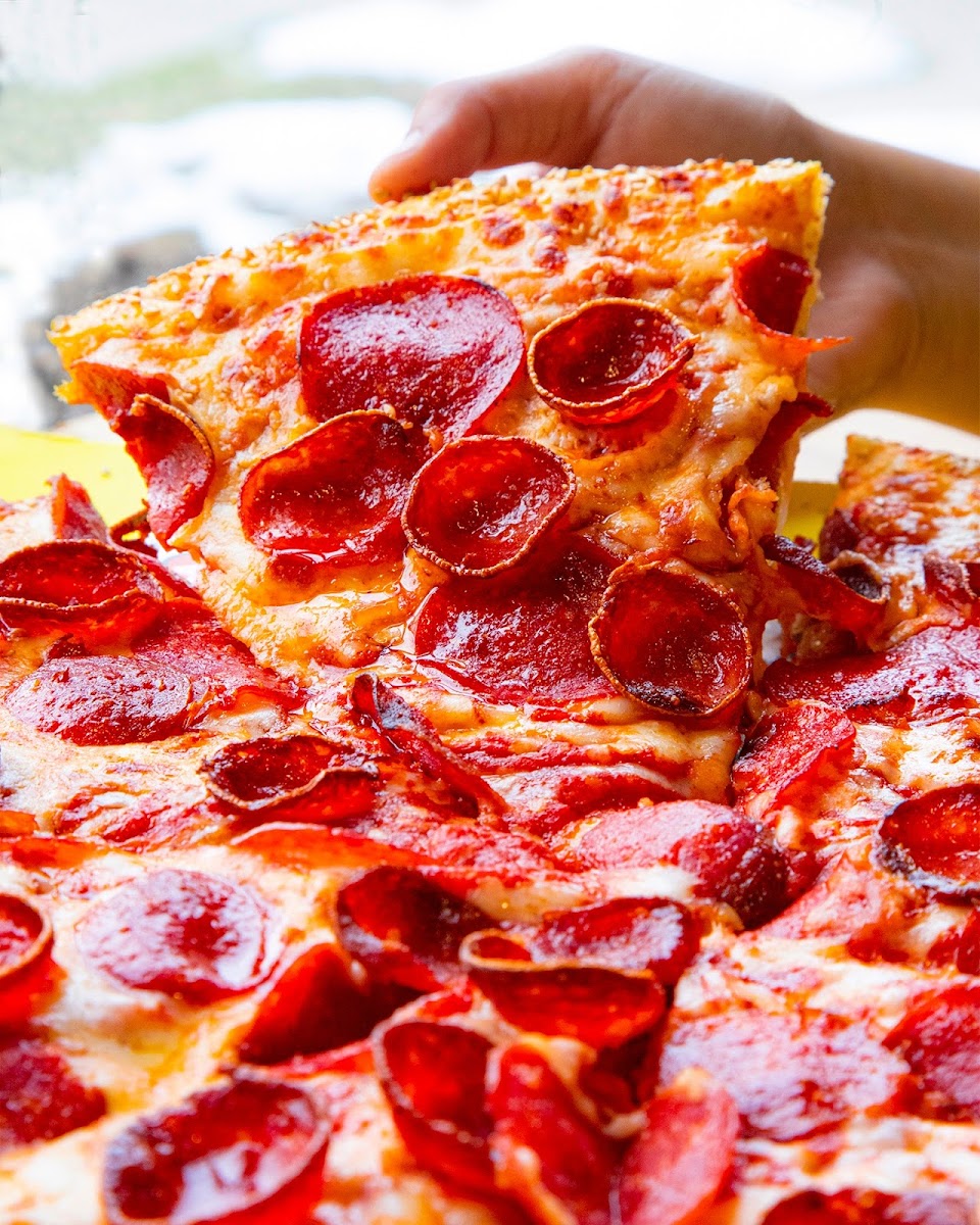 Hungry Howie's Pizza Photo 5