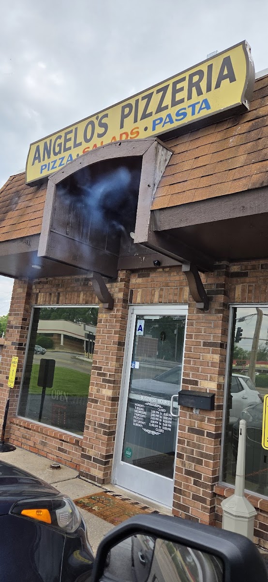 Angelo's Pizzeria Photo 1