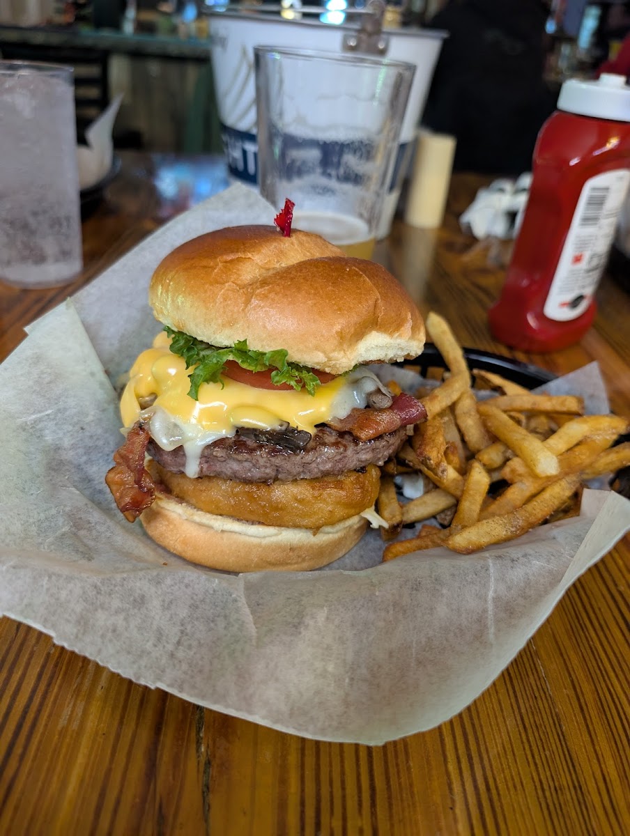 83 & Chestnut Pub and Eatery - North Ridgeville, OH Photo 3