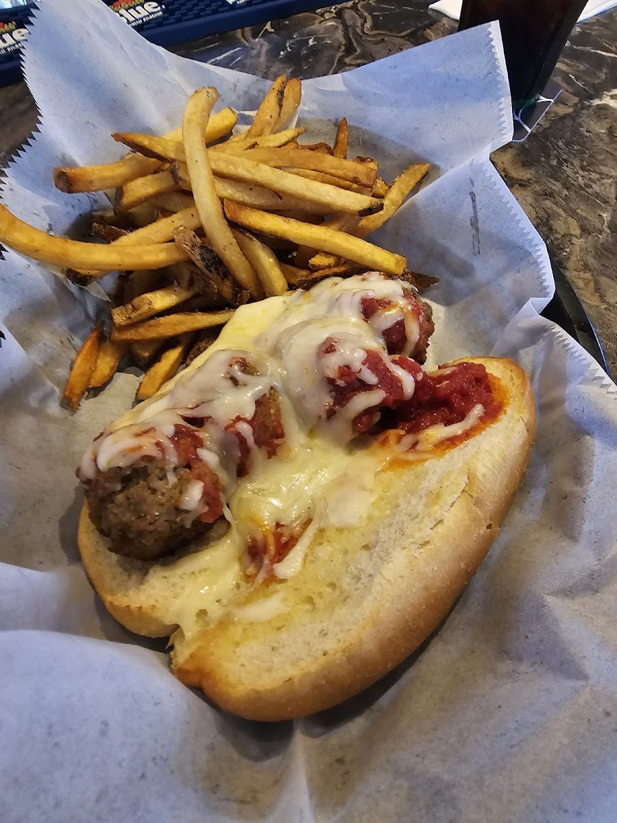 83 & Chestnut Pub and Eatery - North Ridgeville, OH Photo 4