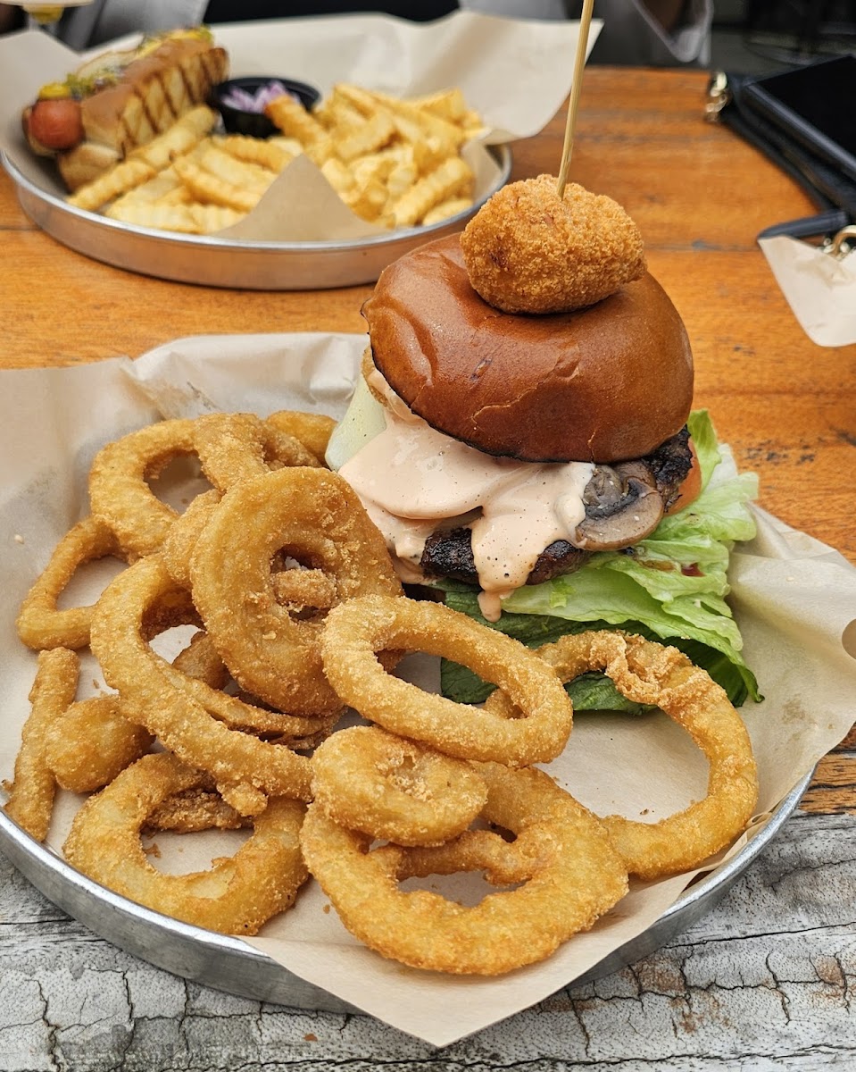 Red Rooster Bar and Grill Photo 2