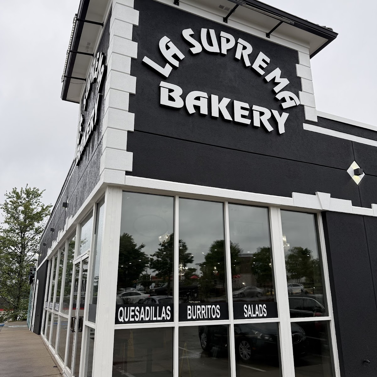 La Suprema Bakery & Panaderia Photo 1