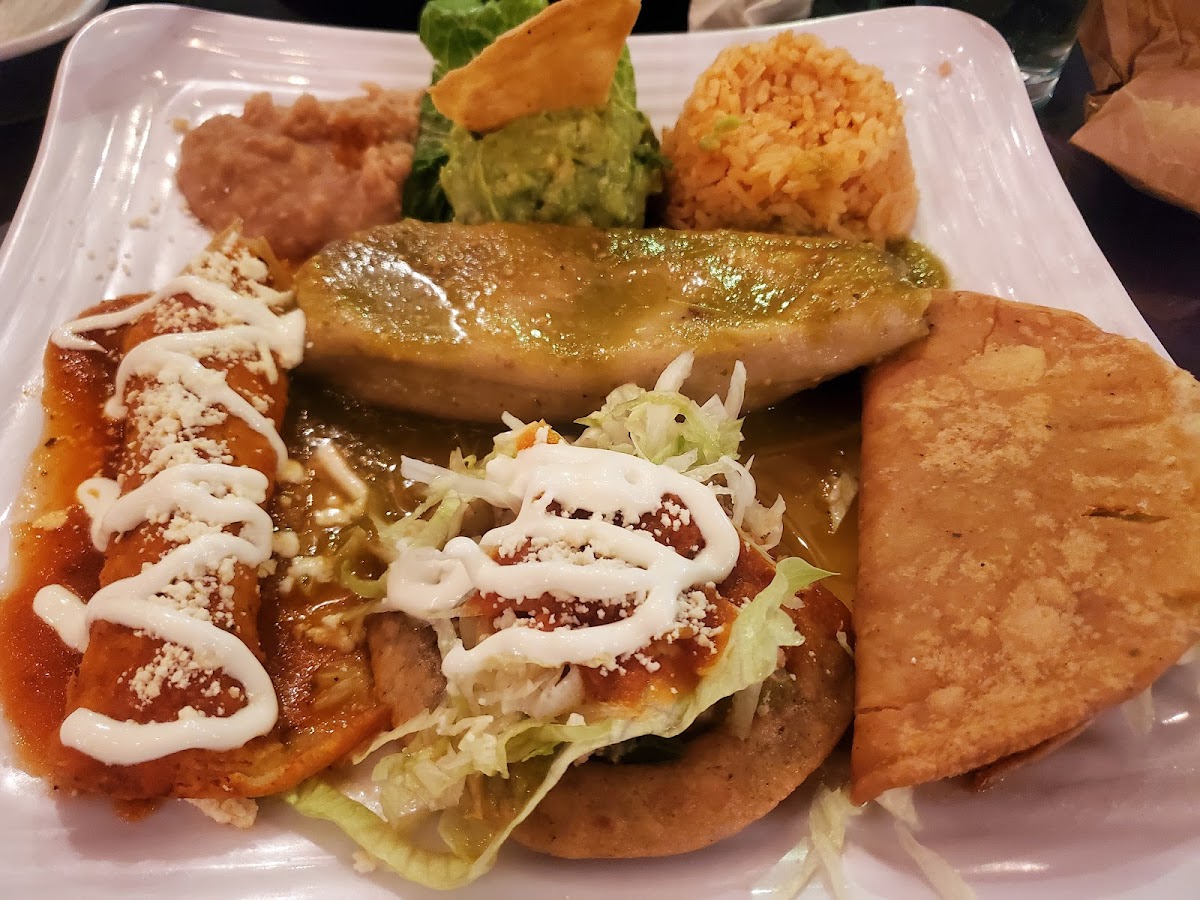 Victor's Place Cafe Tacuba Photo 10