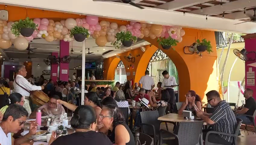 Victor's Place Cafe Tacuba Photo 2
