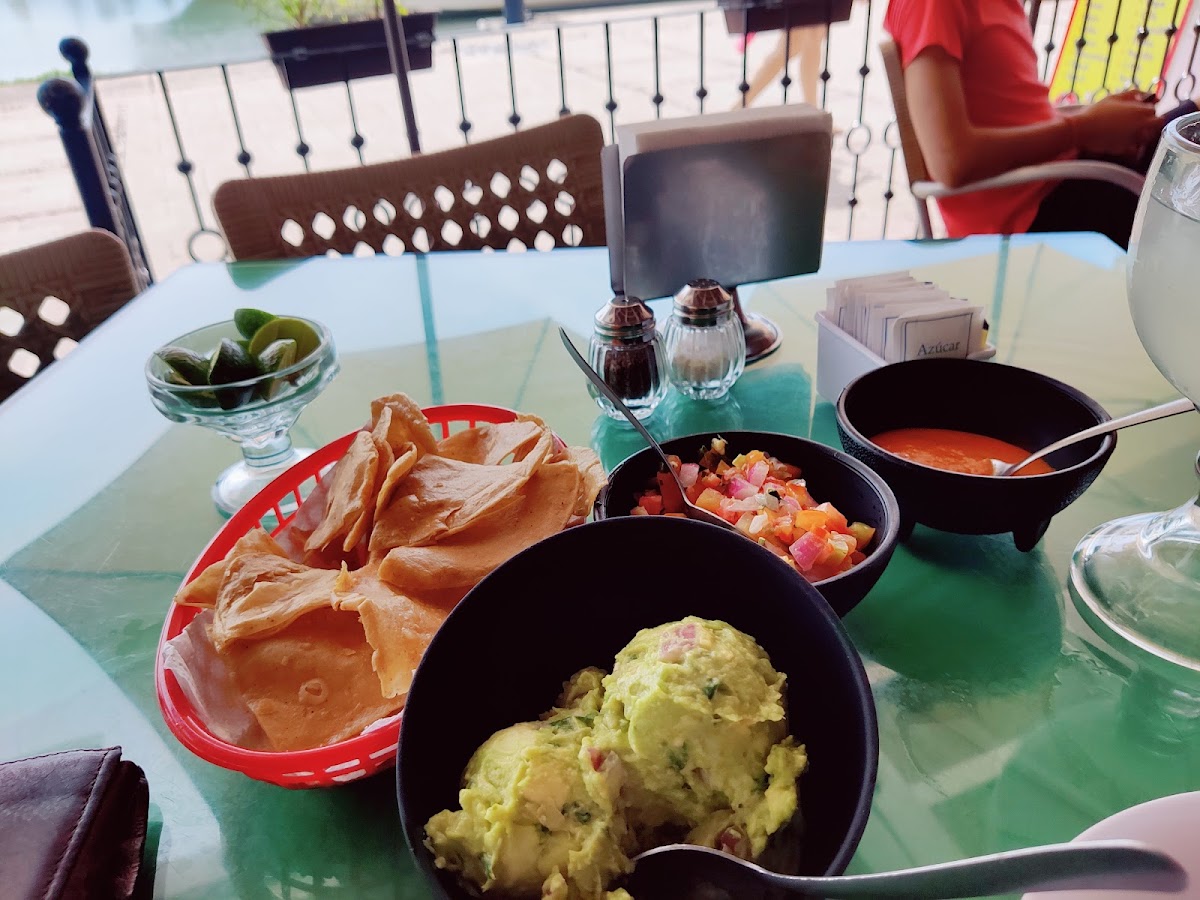 Victor's Place Cafe Tacuba Photo 6