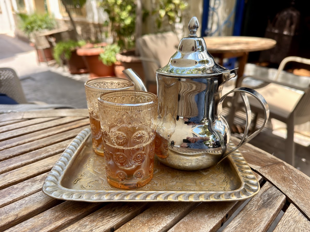 Almedina teashop Photo 4