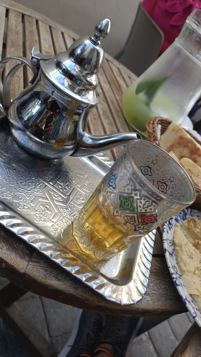 Almedina teashop Photo 5