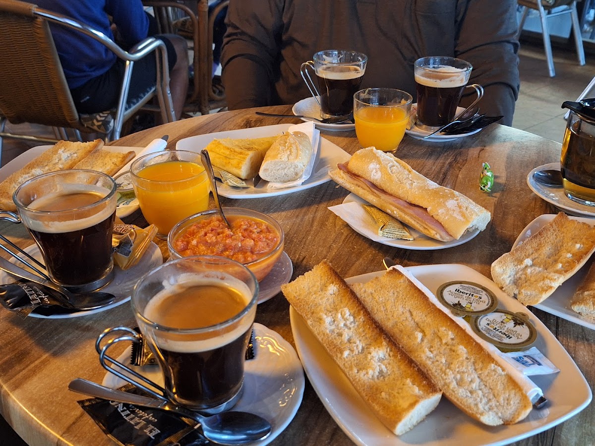 Cafetería El Latino Photo 4