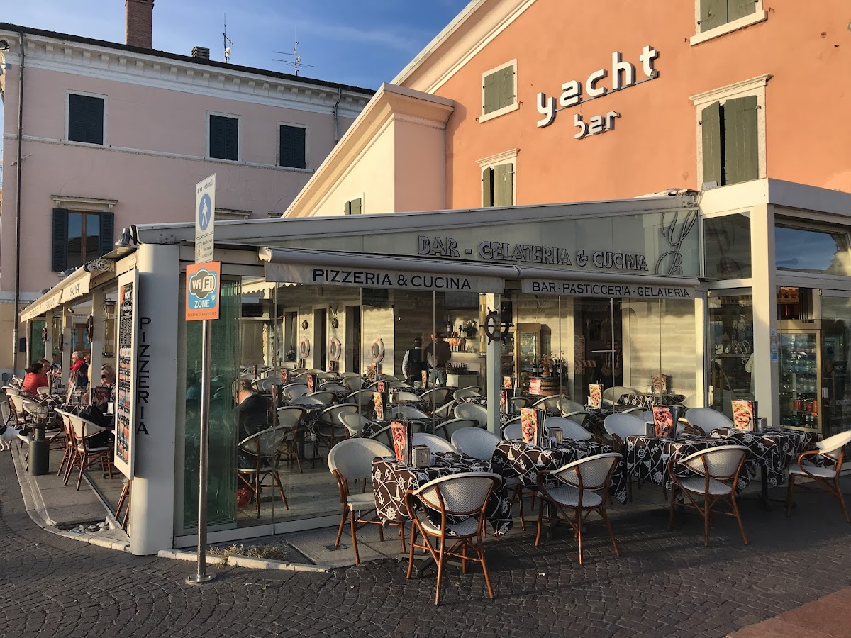 Yacht Bar Pizzeria Gelateria