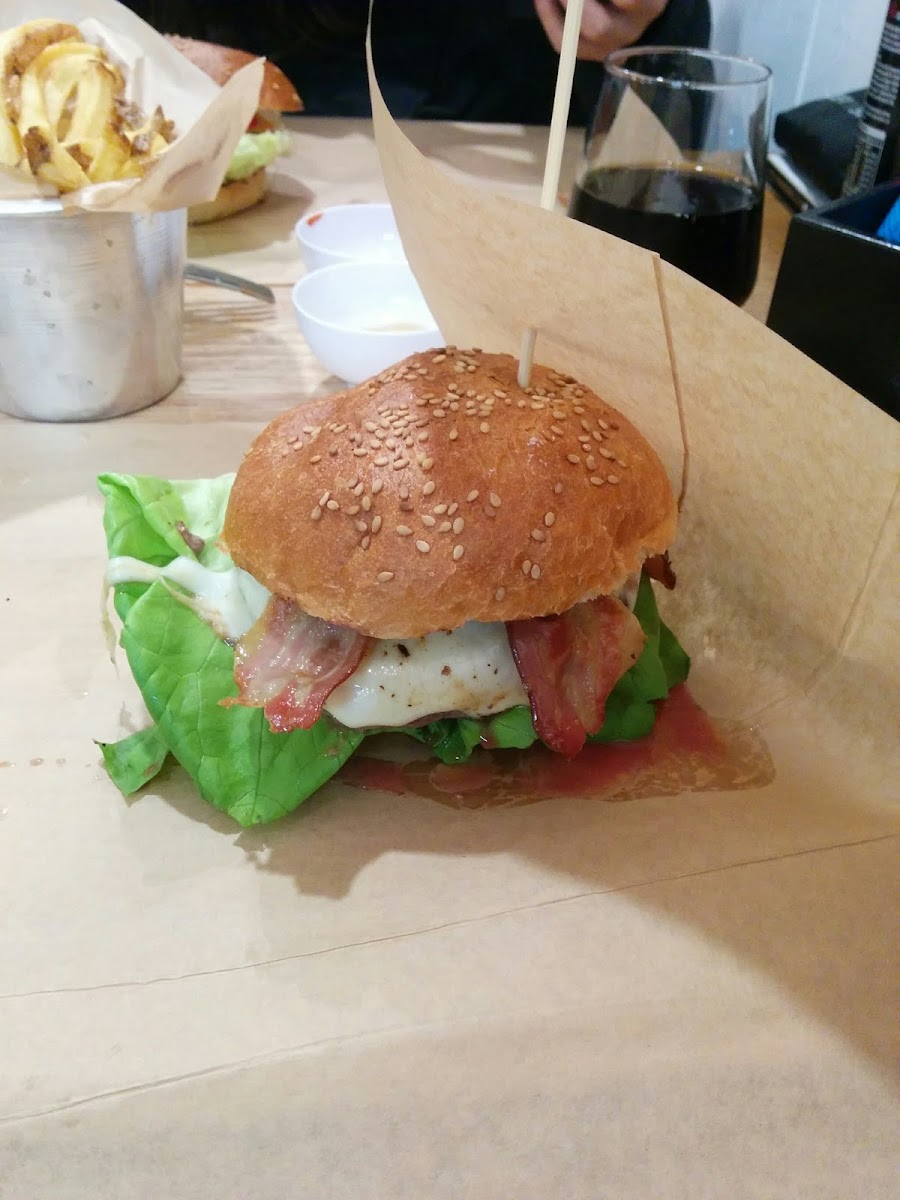 Star Pub Holy Burger Photo 10
