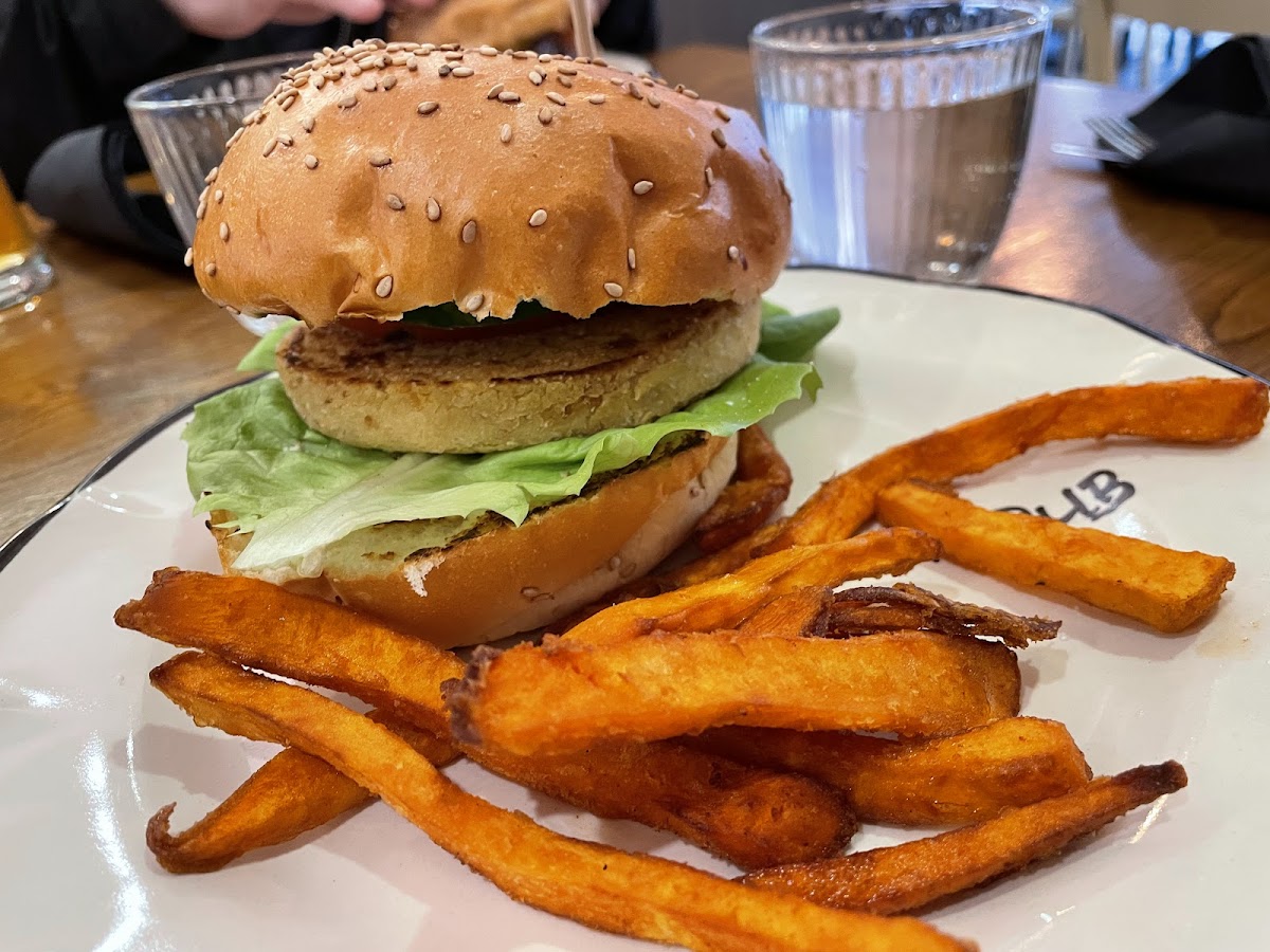 Star Pub Holy Burger Photo 4