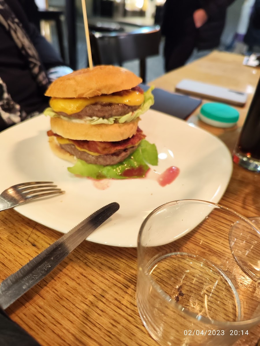 Star Pub Holy Burger Photo 6