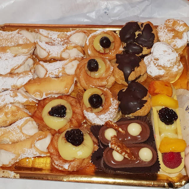 Pasticcini Cannuoli Alla Crema E Bignè Crema E Cioccolato