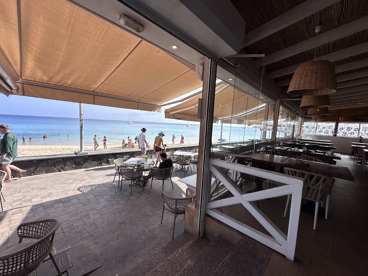 Waikiki Restaurant Snack Bar Grill Photo 4