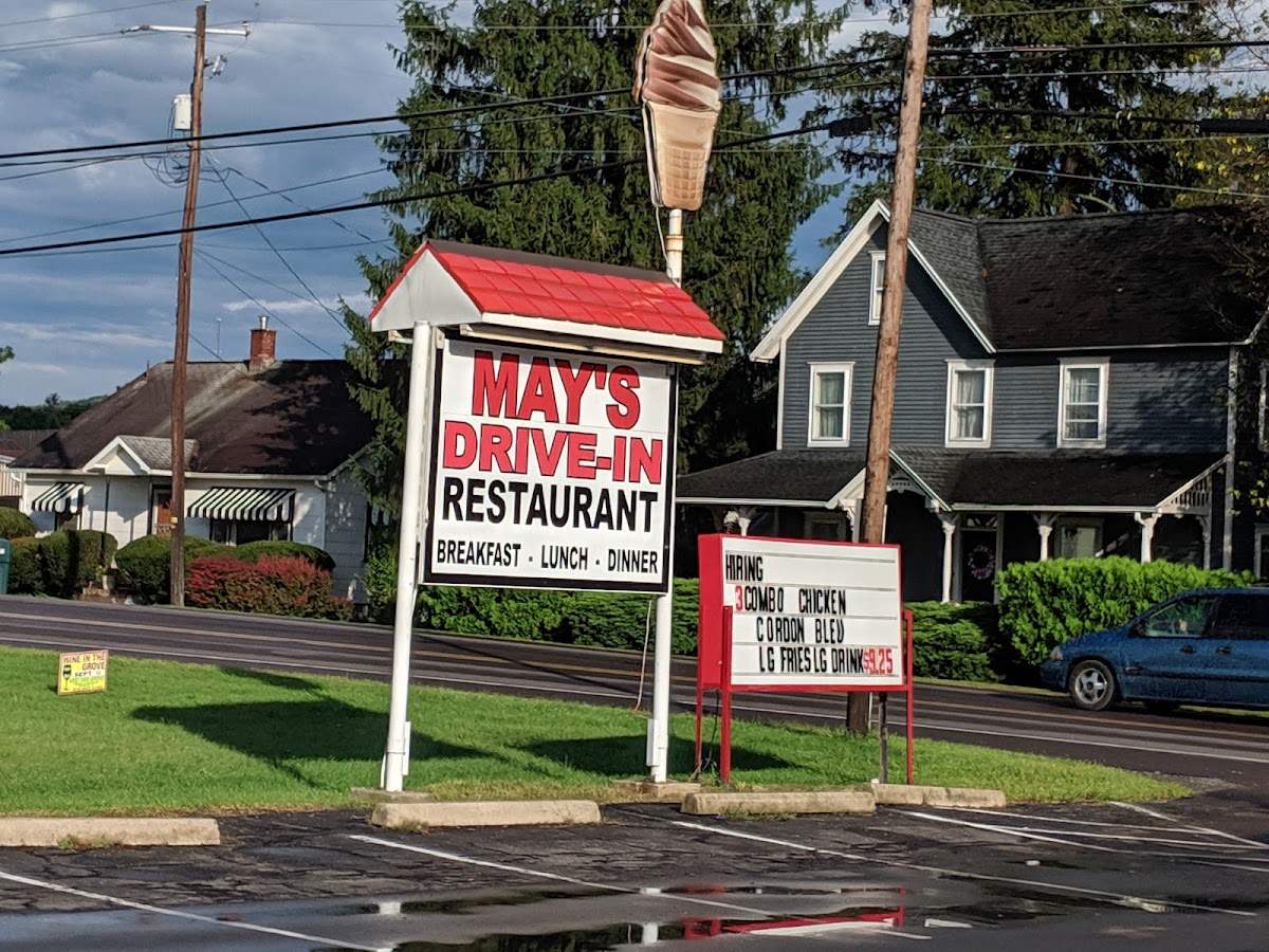 May's Drive-In Photo 4