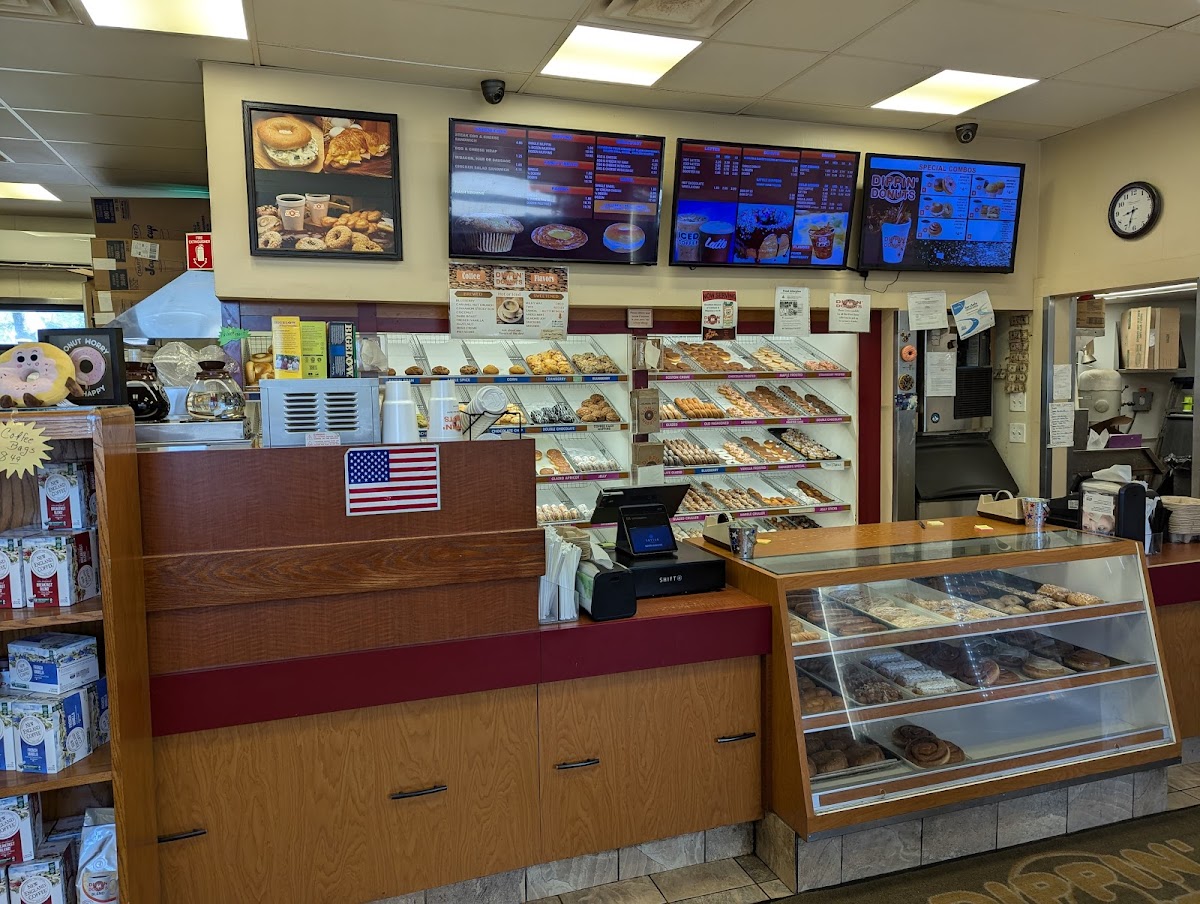 Dippin Donuts Photo 1
