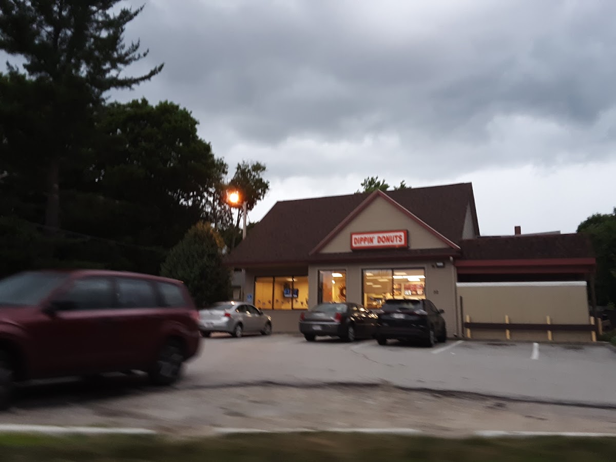 Dippin Donuts Photo 3