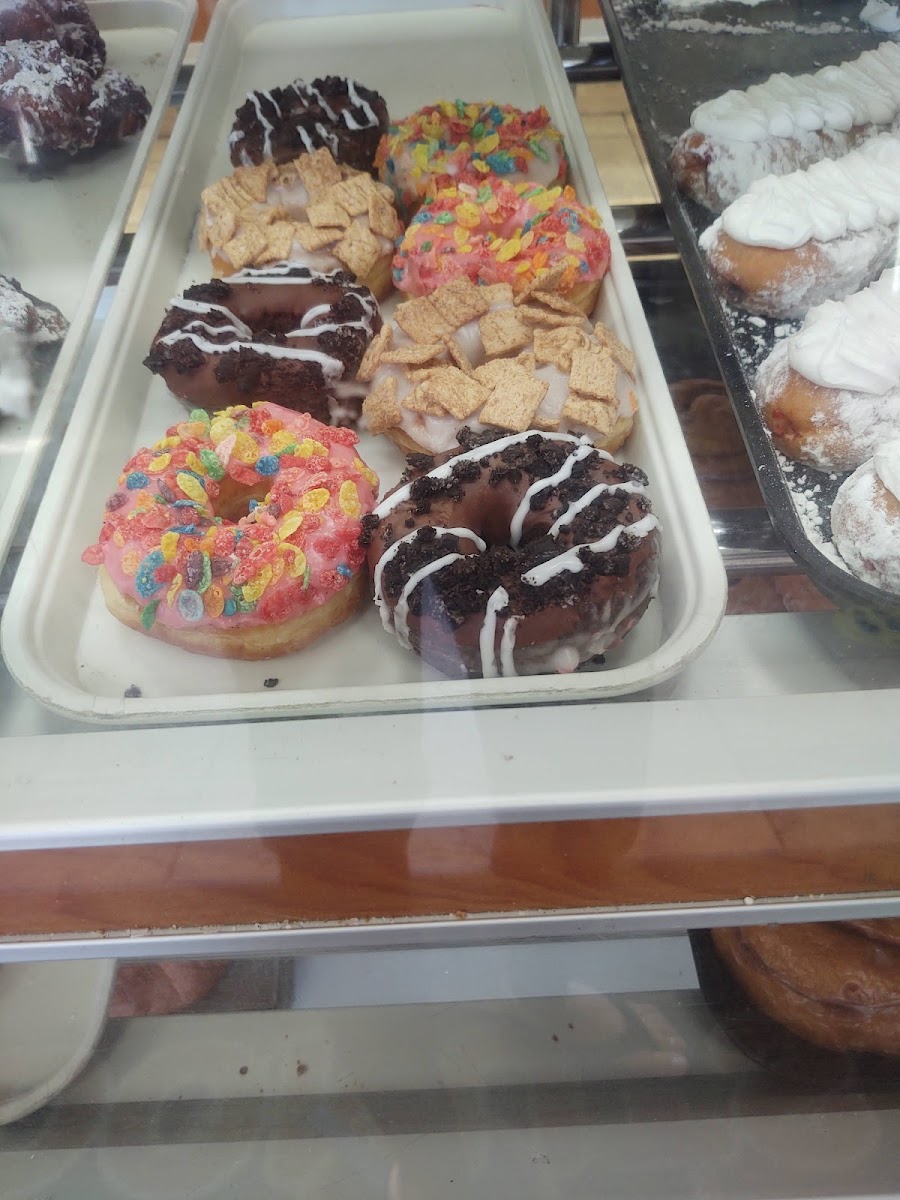 Dippin Donuts Photo 5