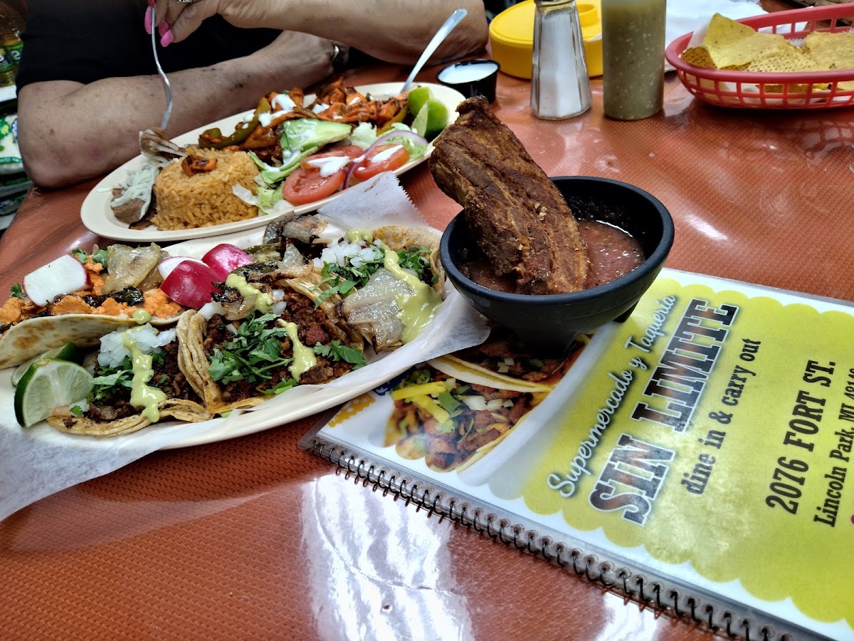 Sin Limite Taqueria Photo 6