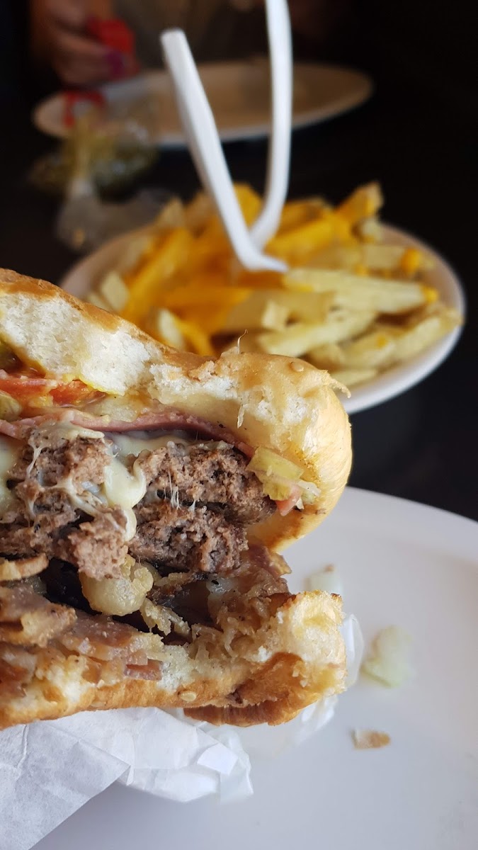 Rafas Burger Photo 6
