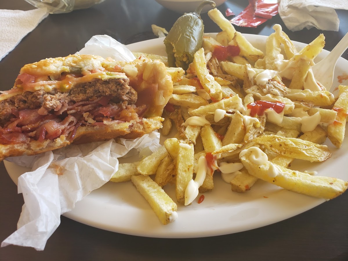 Rafas Burger Photo 8