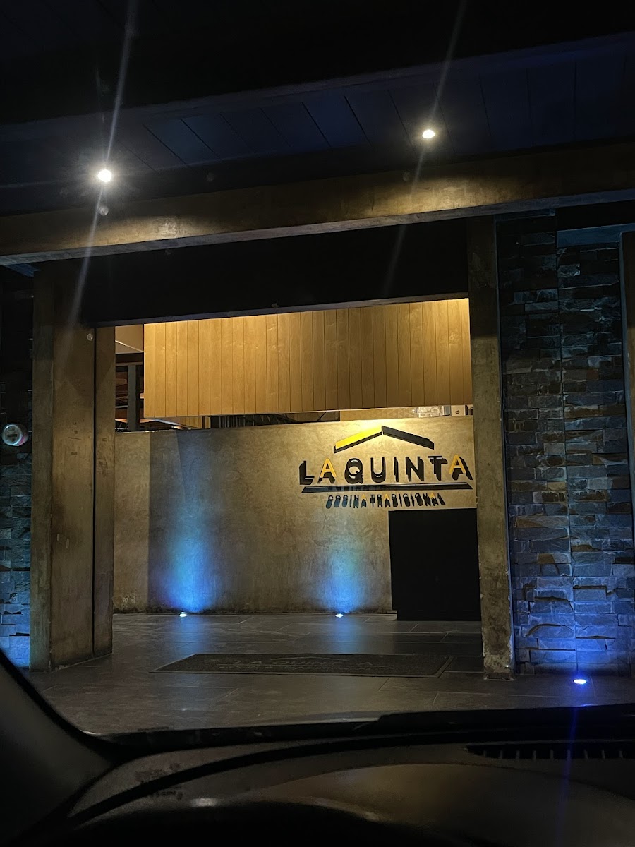 La Quinta Restaurante Photo 3