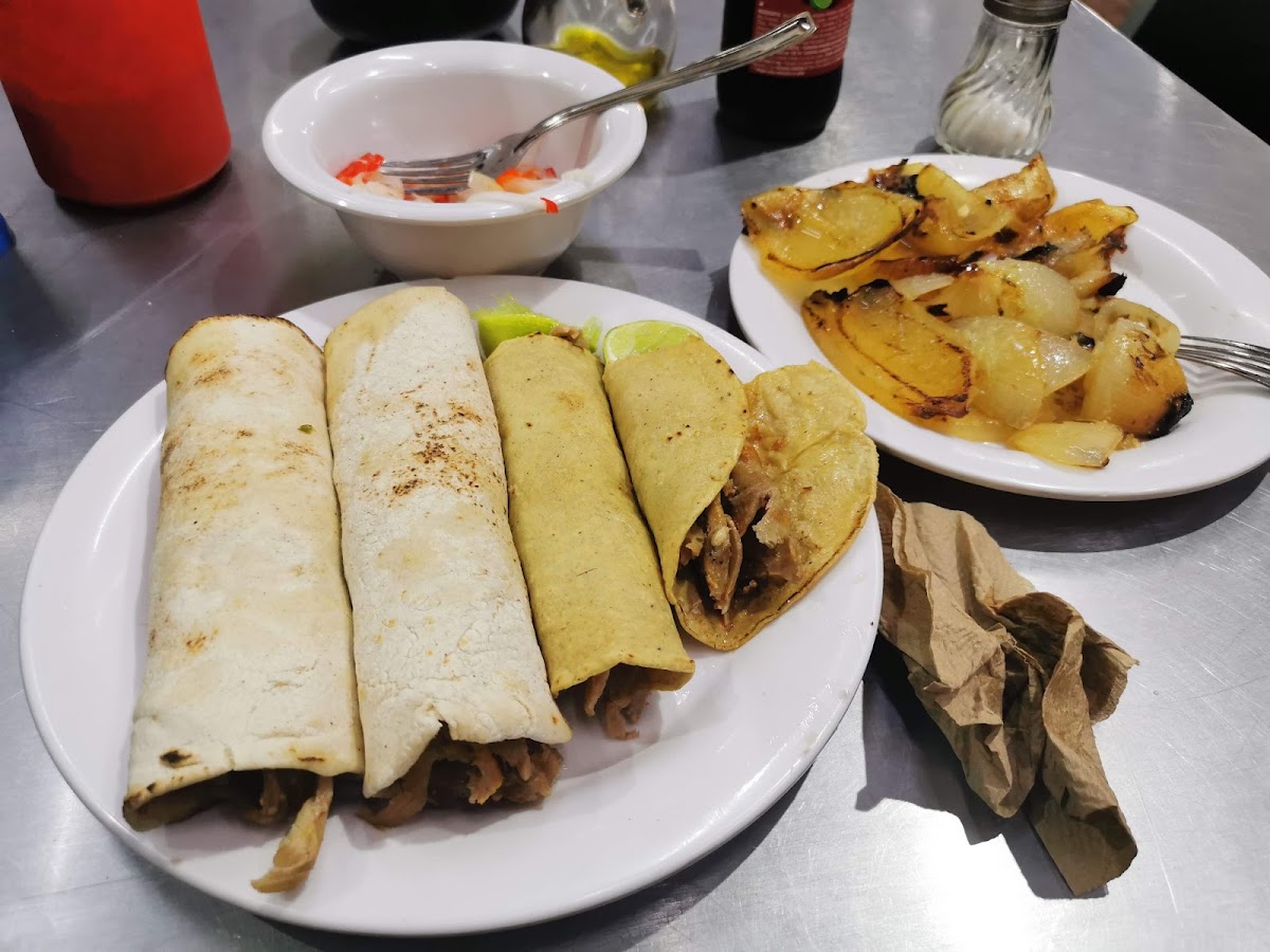 Taquería los Dos Compadres Photo 7