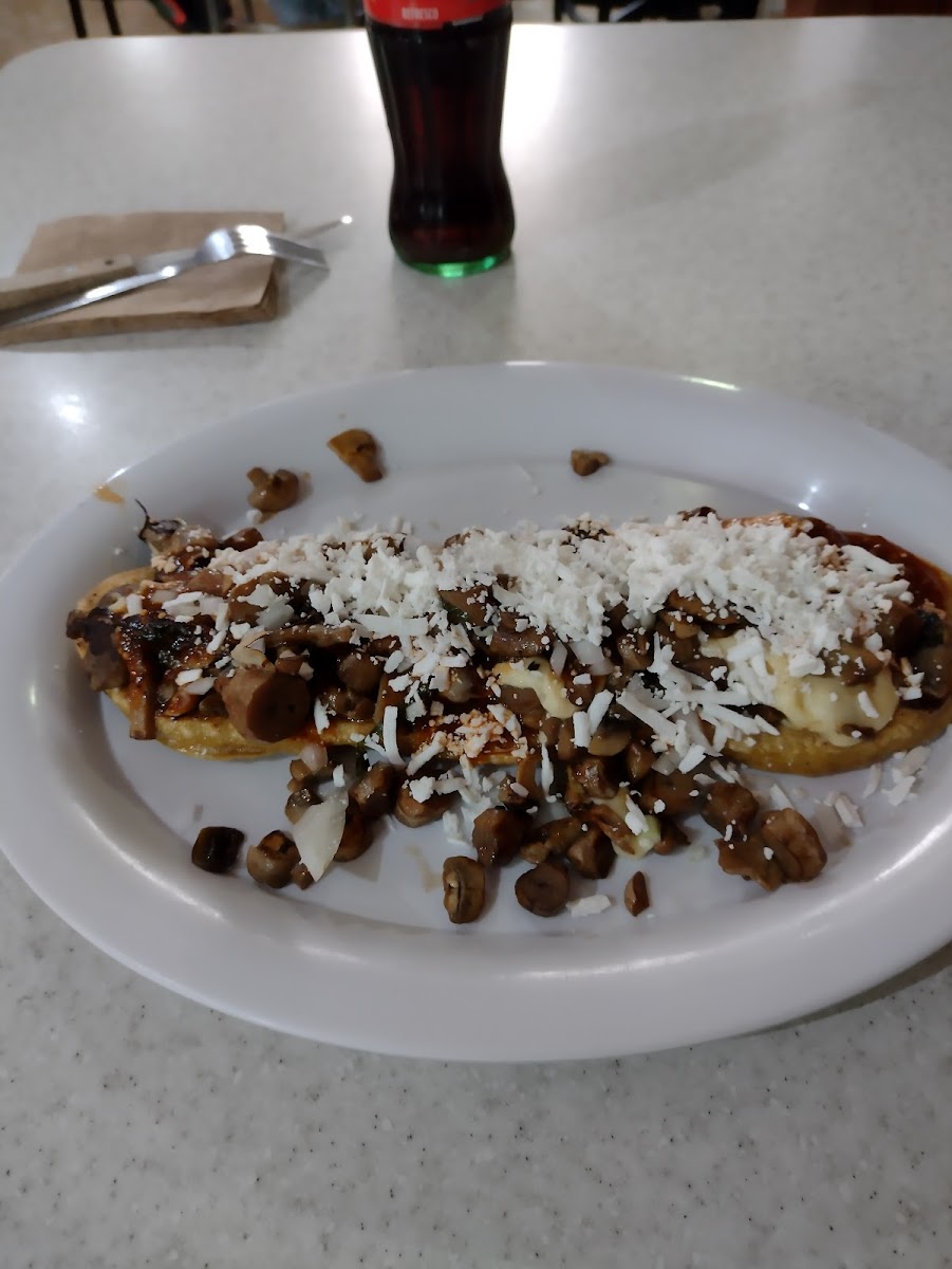 HUARACHES La Escondida Photo 6