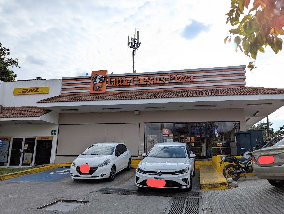Little Caesars Pizza Ciudad Granja Photo 4