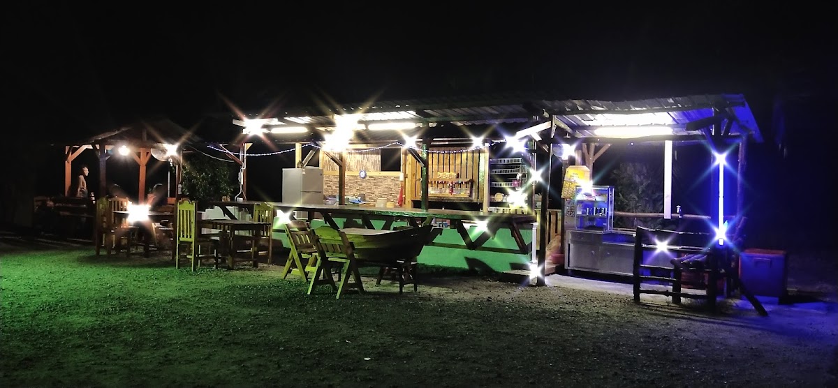 Delicious pallet house Photo 3
