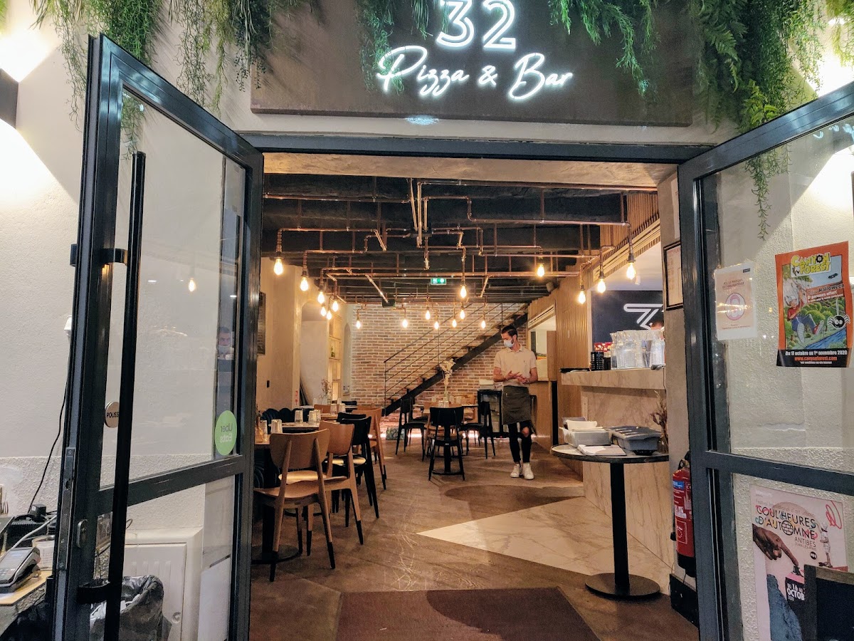 32 Pizza & Bar