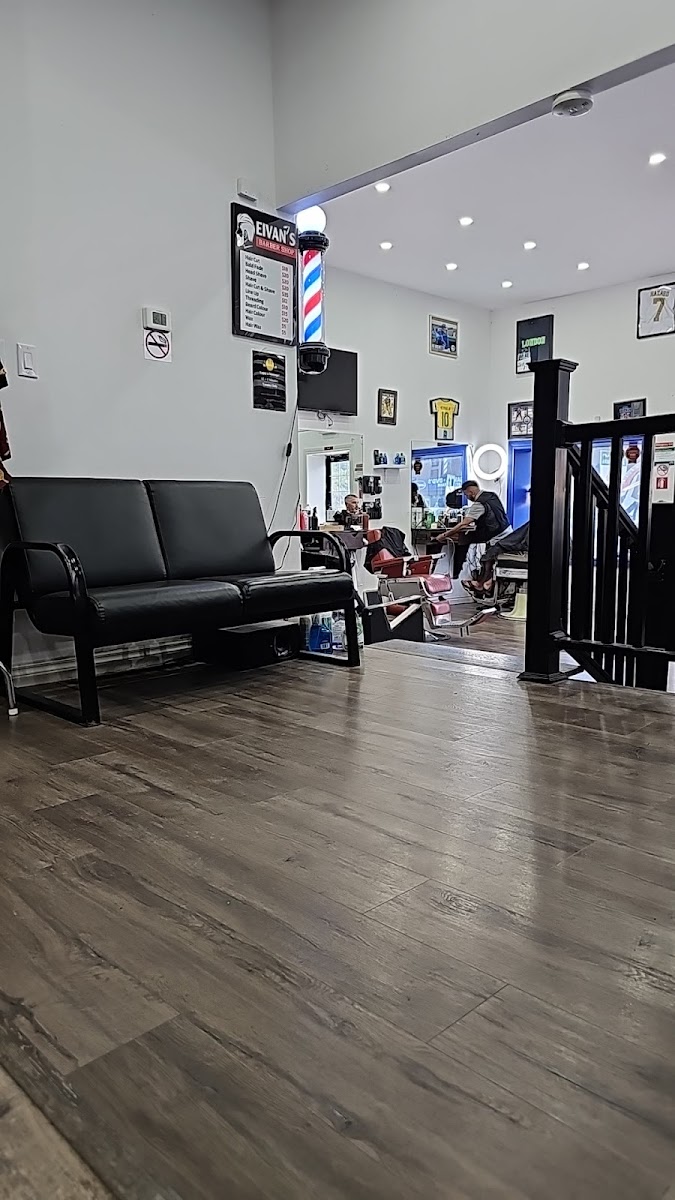 Eivans Barbershop Photo 7