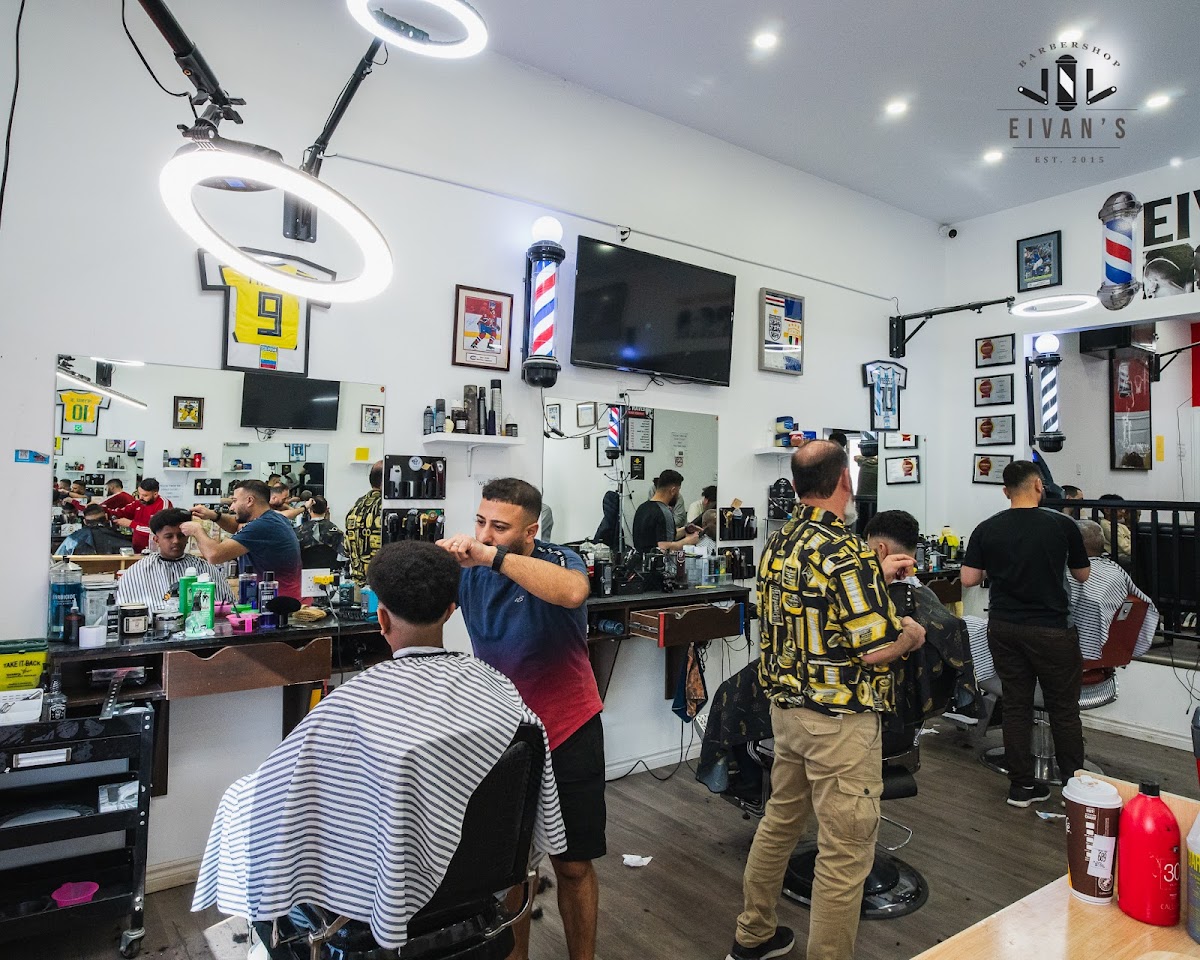 Eivans Barbershop Photo 8