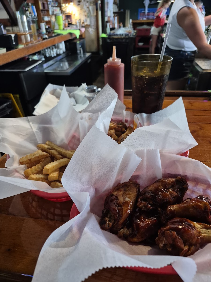 Goose's Sports Bar Photo 2