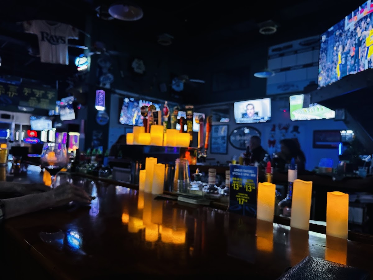 Goose's Sports Bar Photo 3