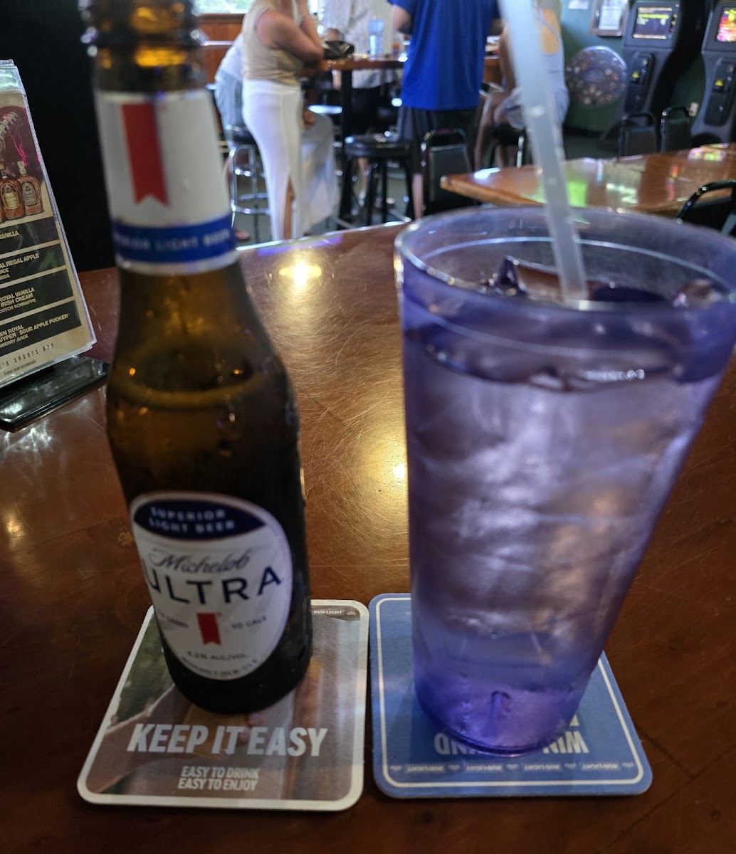 Goose's Sports Bar Photo 4