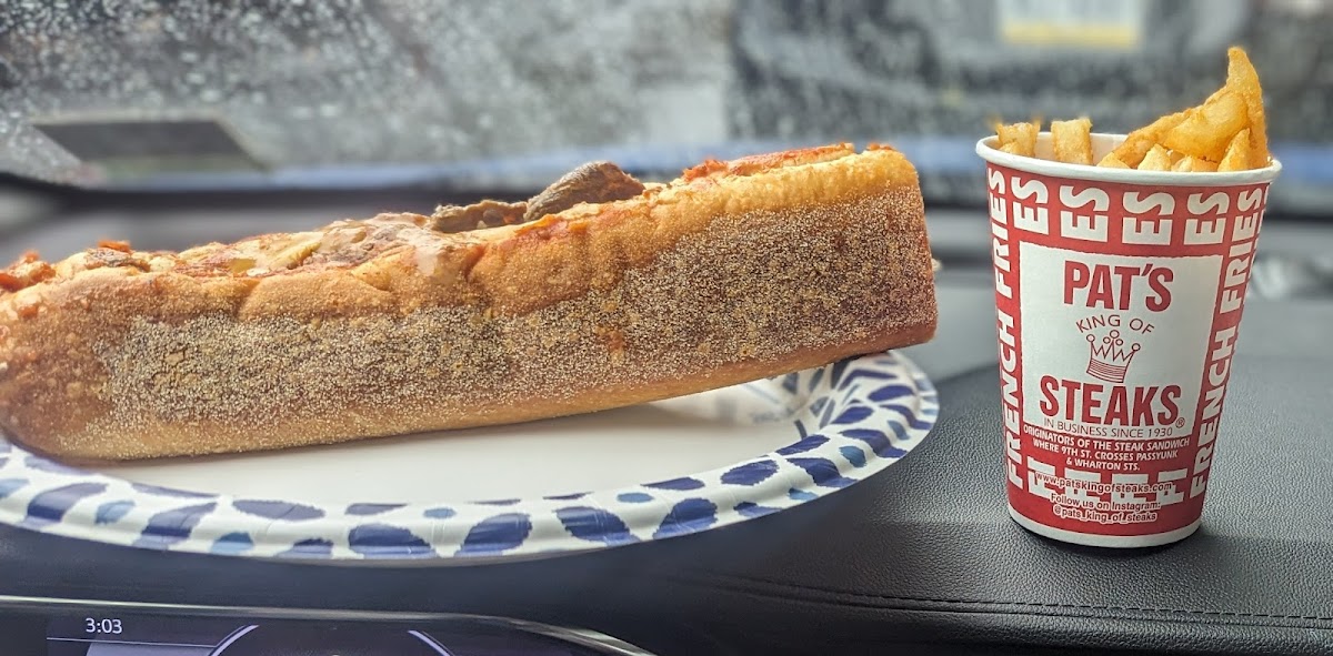 Pat's King of Steaks Photo 8