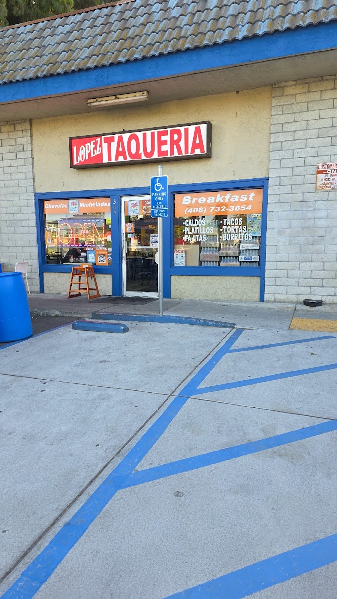 López Taqueria Photo 3