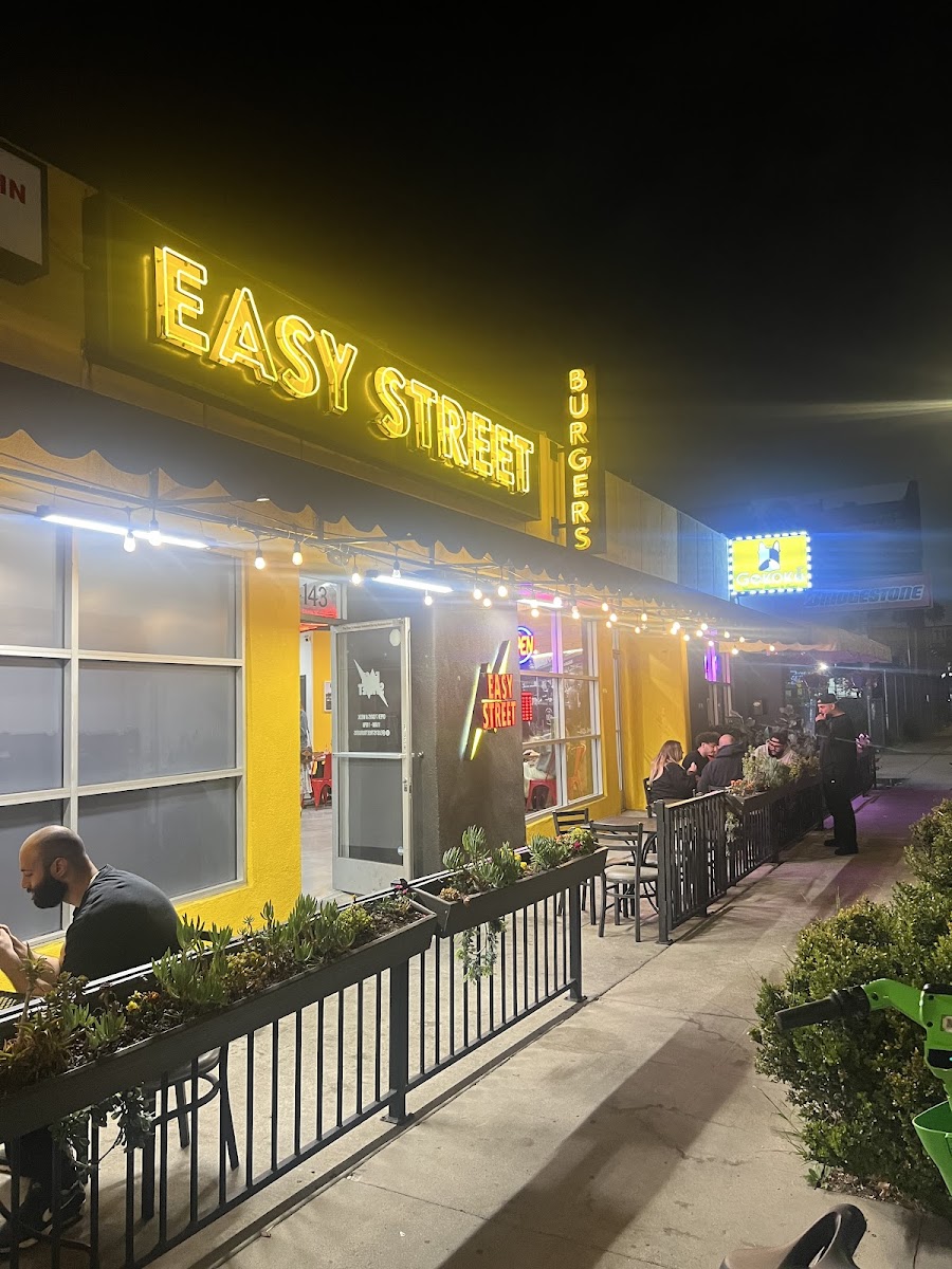 Easy Street Burgers Photo 3