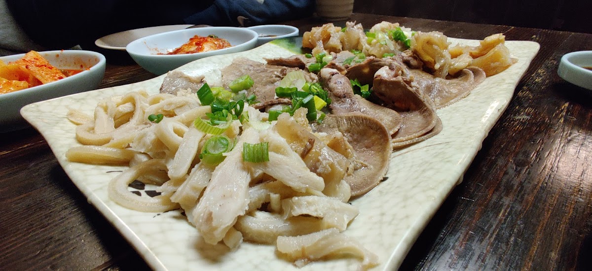 Yi's Traditional Korean Beef Soup Photo 10