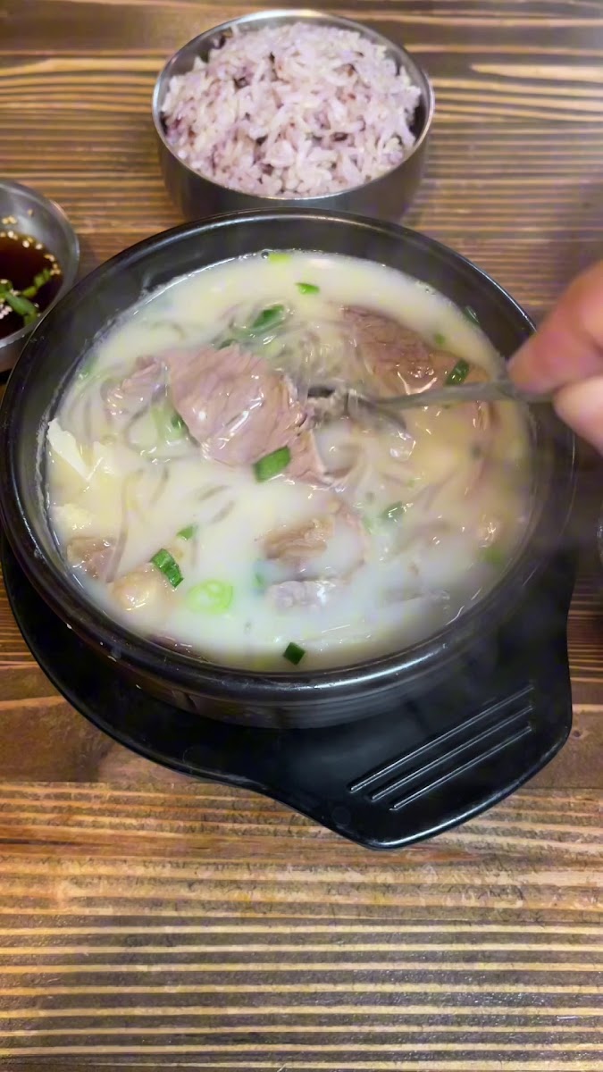 Yi's Traditional Korean Beef Soup Photo 2