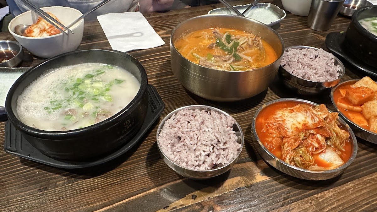 Yi's Traditional Korean Beef Soup Photo 7