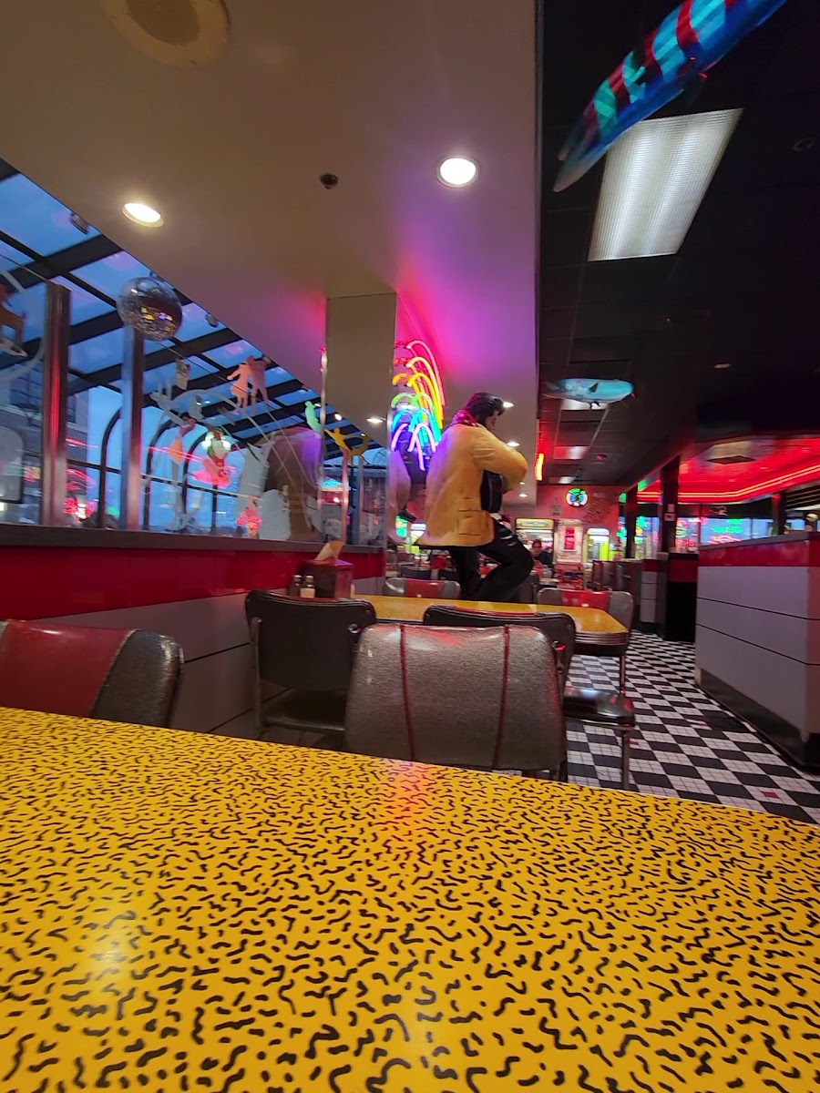 Garibaldi's Italian Eatery Photo 2
