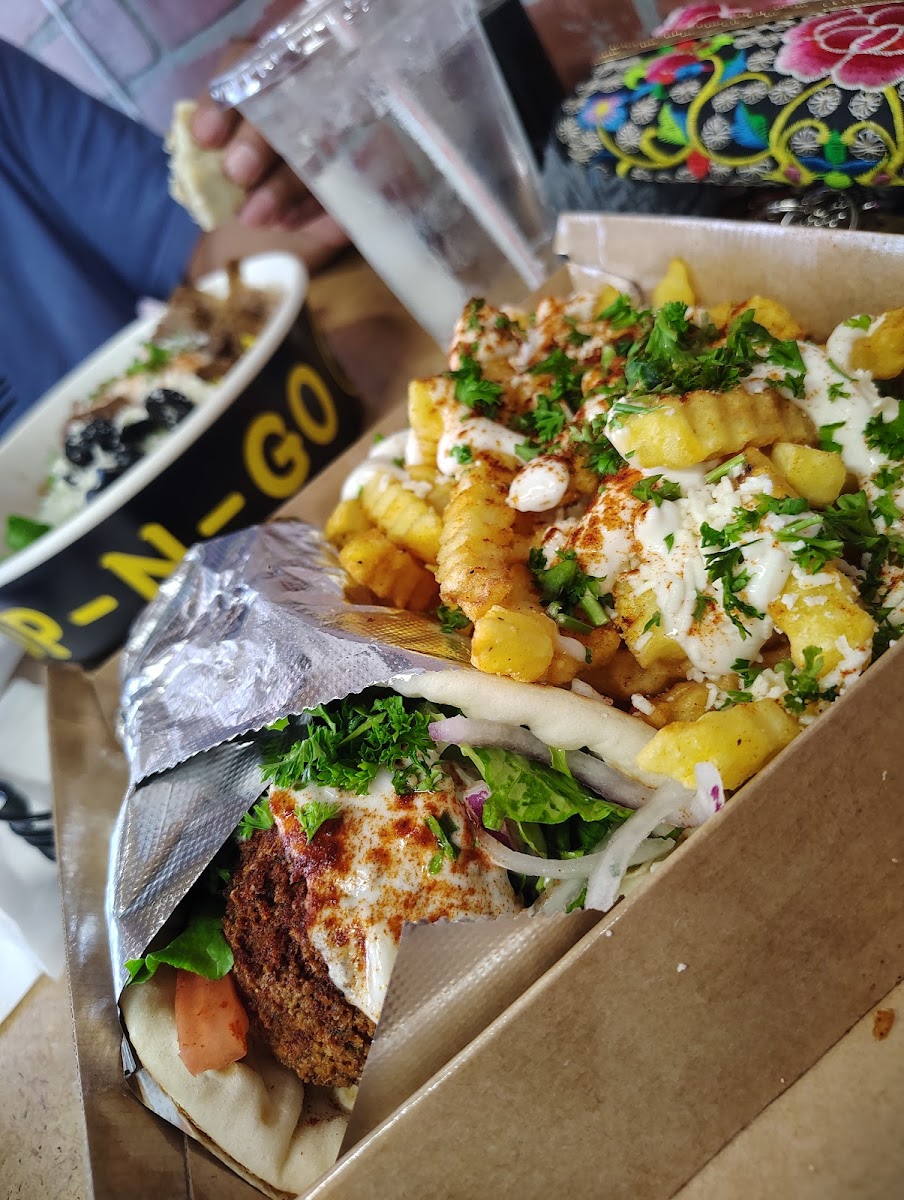 Stop-N-Go Gyros Photo 4