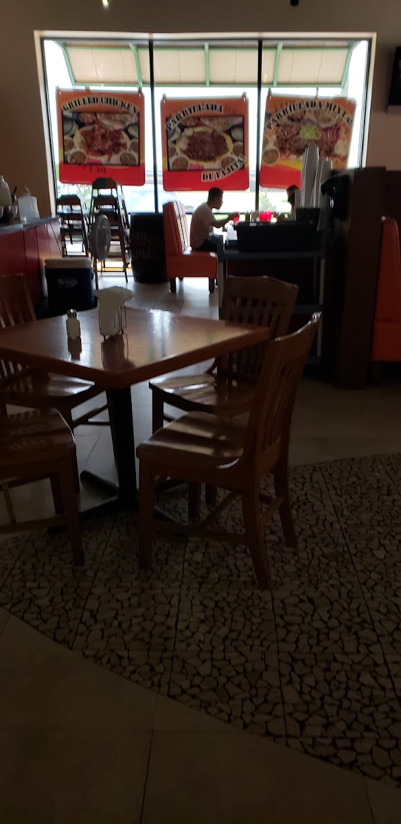 Kiki's Restaurant Photo 6